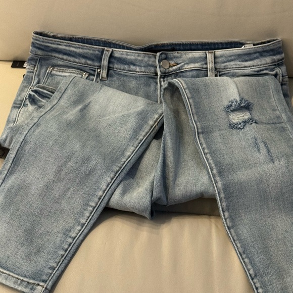 Amari Old English distressed skinny jeans in a light blue wash size 38 - Picture 11 of 17